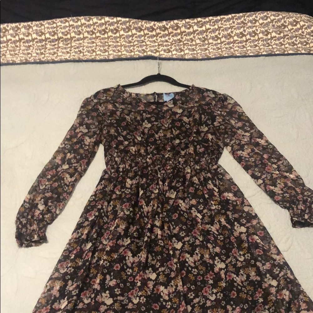 V-neck long sleeve dress